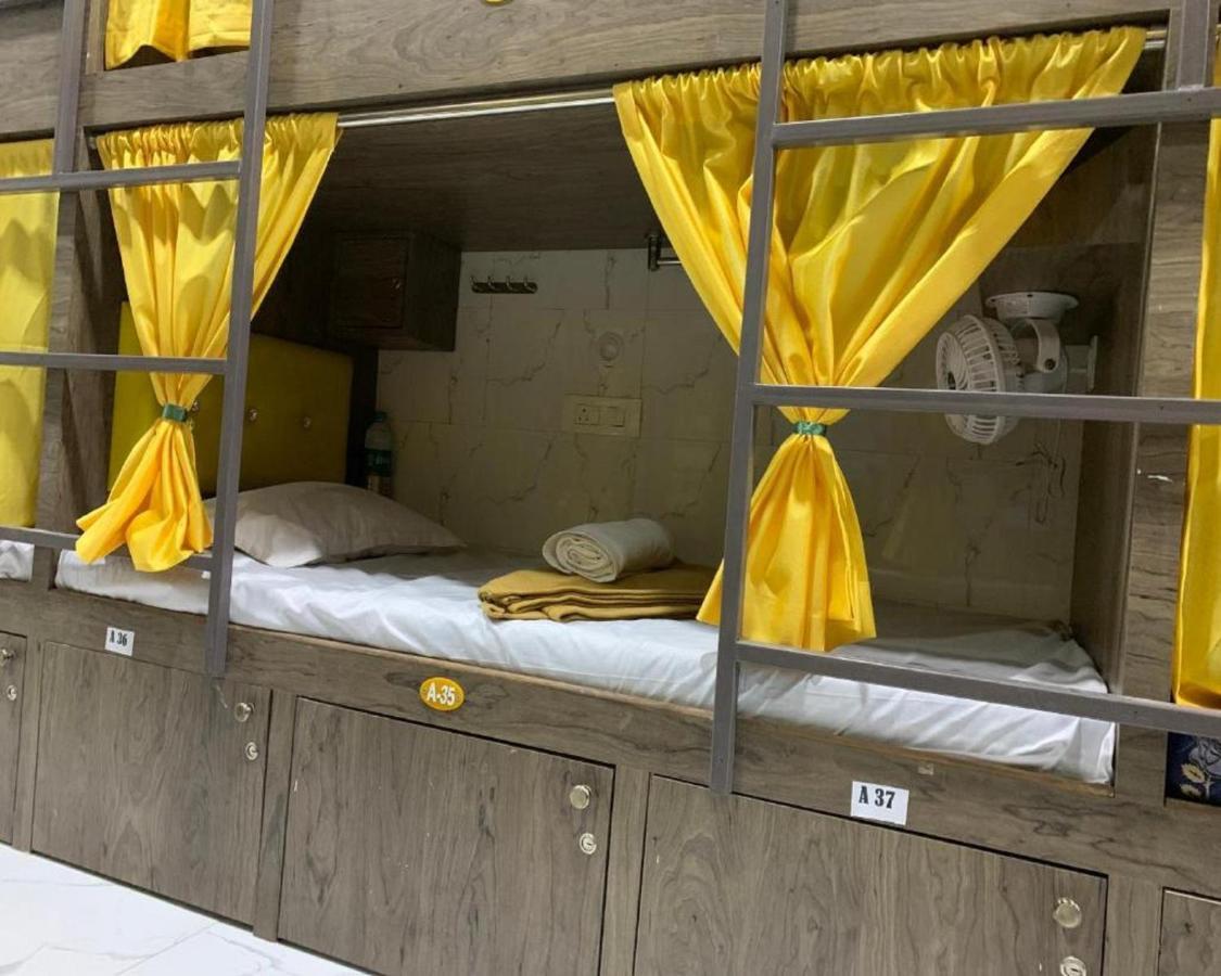 Neenava Dormitory Βομβάη Εξωτερικό φωτογραφία