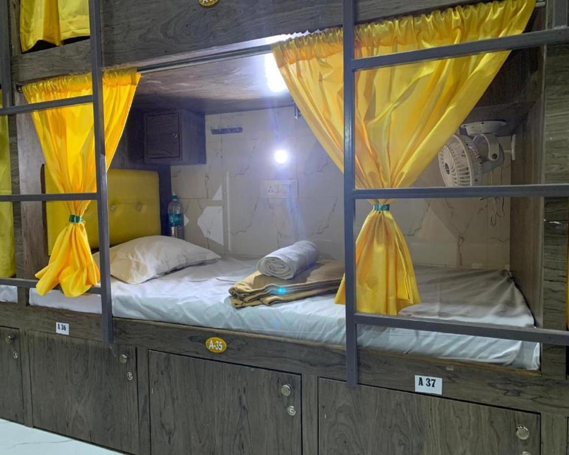 Neenava Dormitory Βομβάη Εξωτερικό φωτογραφία